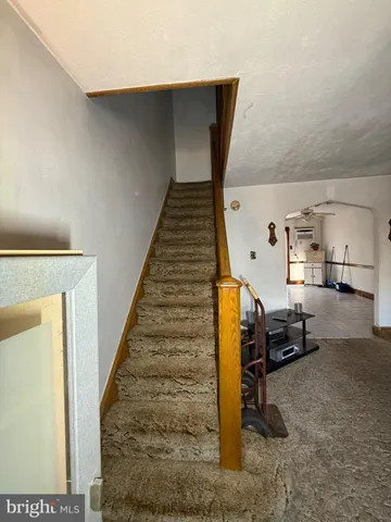 a view of livingroom with hardwood