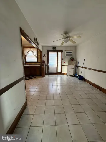 a view of livingroom with furniture