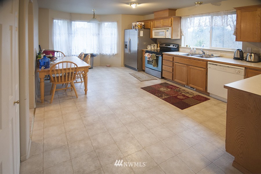 14502 Southeast 188 Way Renton, WA 98058 - Photo 5 of 15 Gallery Image 5