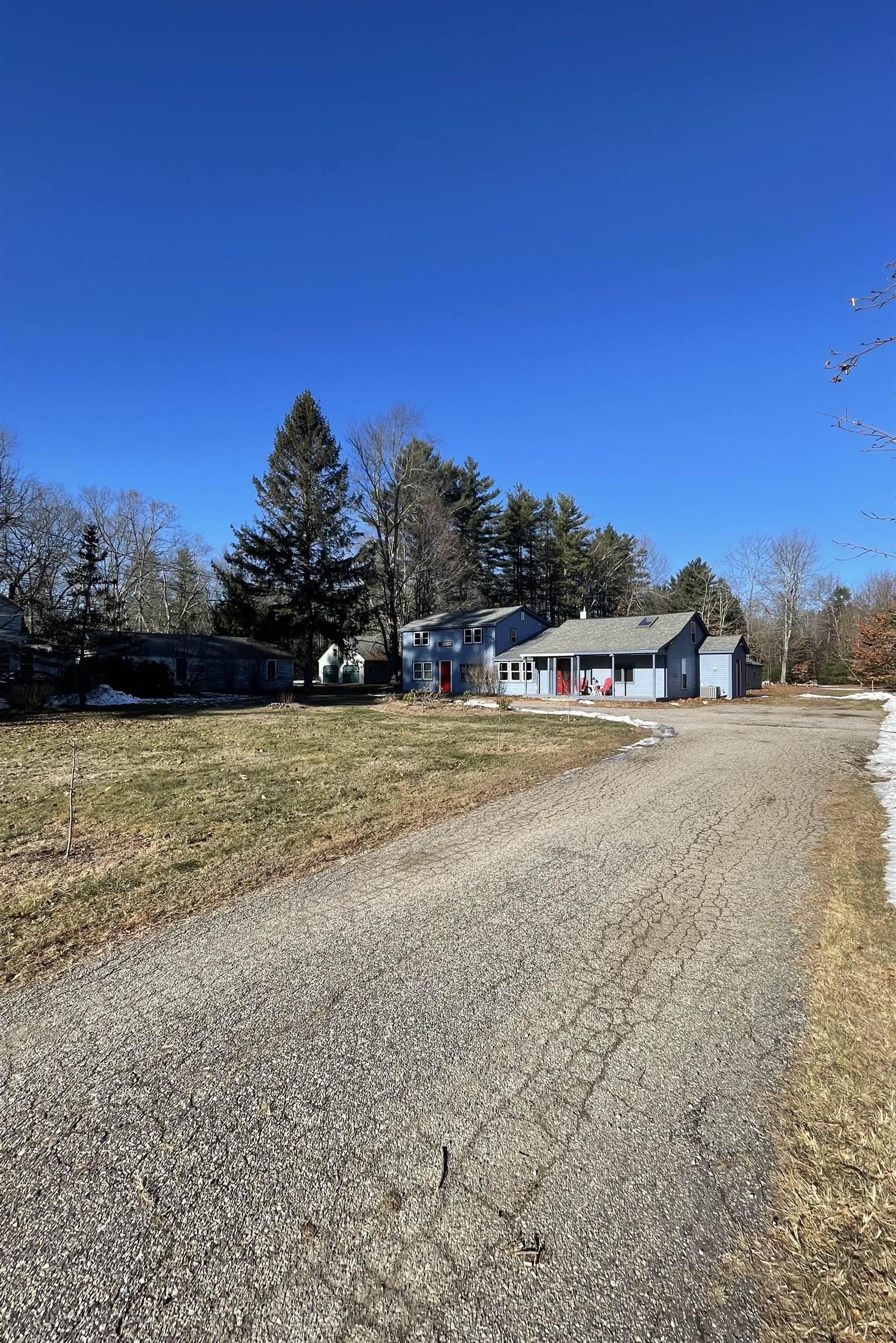 11 N Road Kingston, NH 03848 - Photo 3 of 60