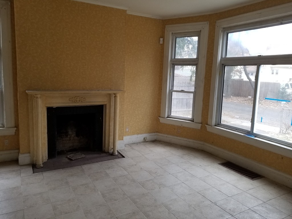 18 Hunter Place Springfield, MA 01109 - Photo 3 of 13 Gallery Image 3