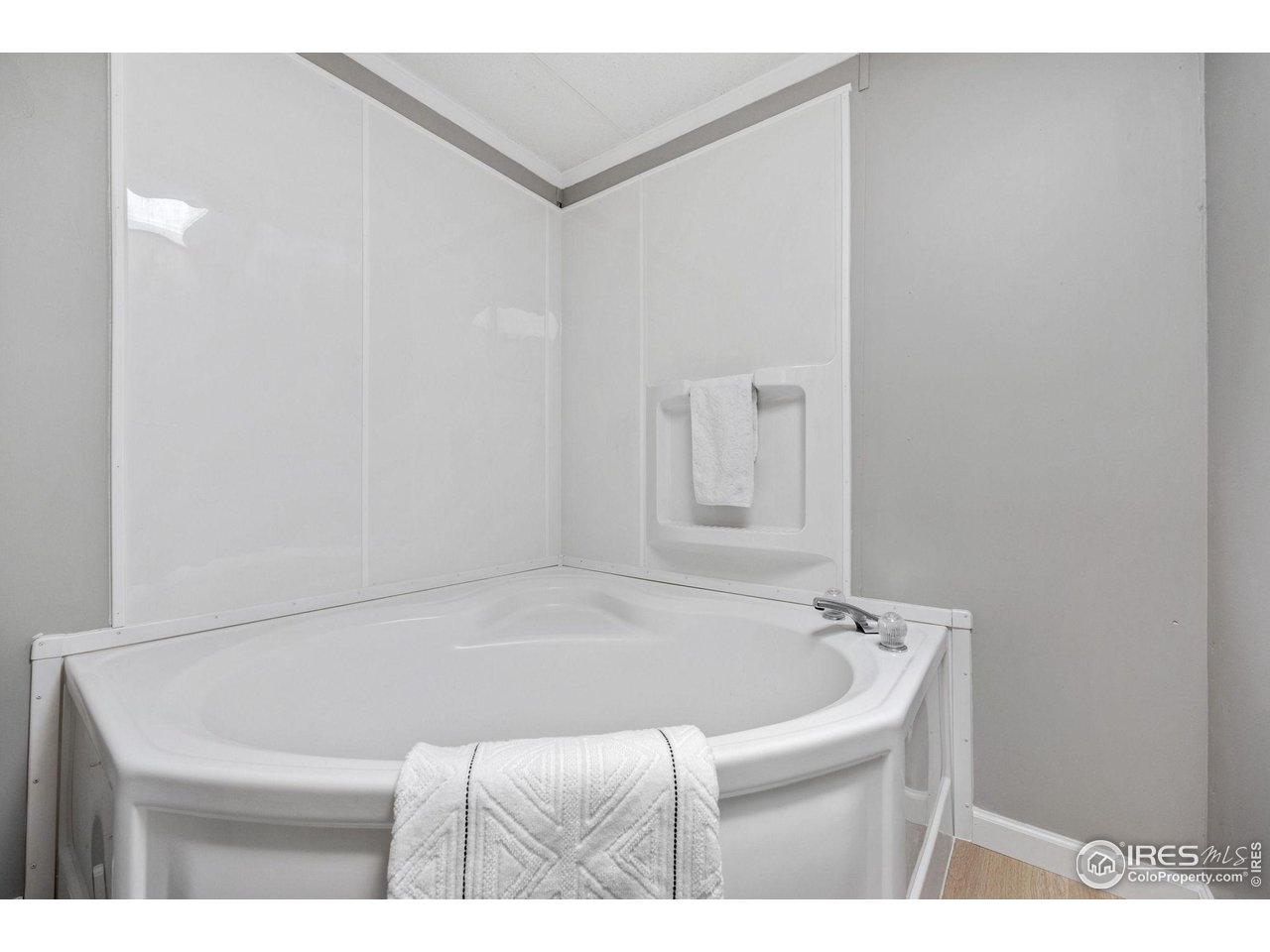 517 East Trilby Road, Unit 102 Fort Collins, CO 80525 - Photo 17 of 19 a bathroom with a bathtub