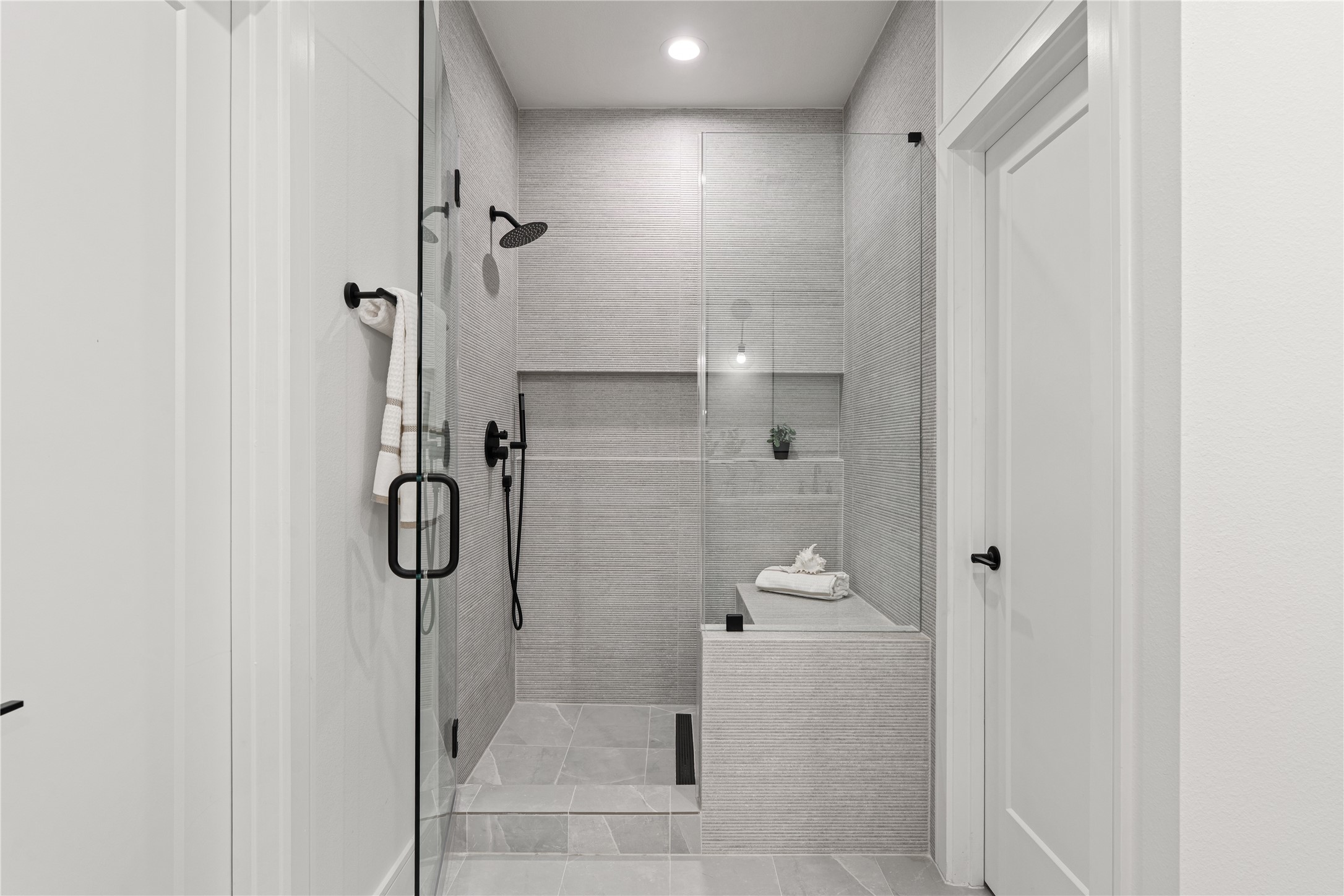 8019 Grandview Street Houston, TX 77051 - Photo 23 of 34 Walk-in shower – alternate angle highlighting the bench, niche, and shower hardware.
