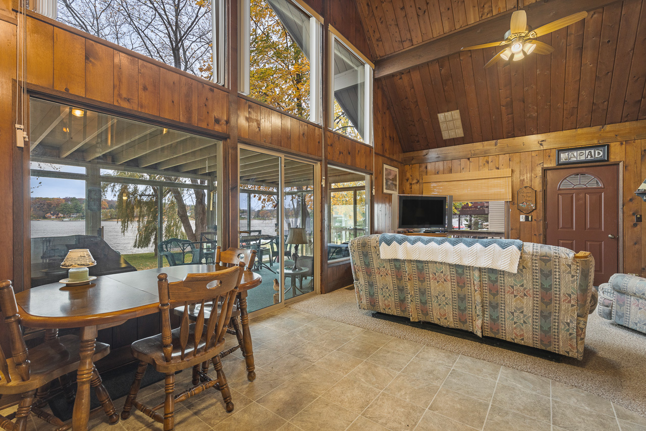 2229 Breckenboro Road Davis, IL 61019 - Photo 4 of 30 a view of a patio with table and chairs