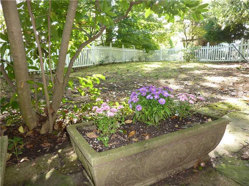 108 Byron Road Pittsburgh, PA 15237 - Photo 19 of 25 Yard/Garden. A new vinyl fence has been installed around this wonderful yard!
