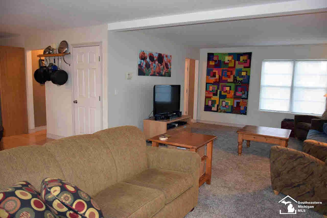 102 Raisin Circle Dundee, MI 48131 - Photo 2 of 25 Family Room