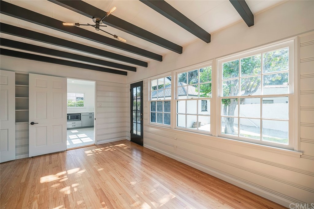 1110 Viscano Drive Glendale, CA 91207 - Photo 14 of 27