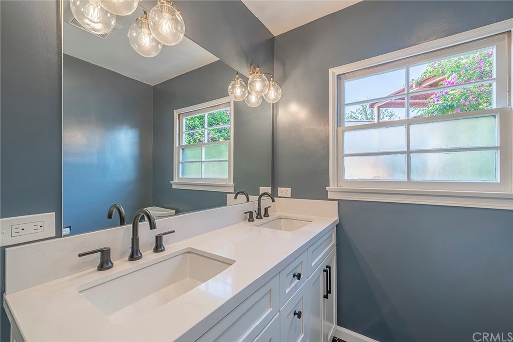 1110 Viscano Drive Glendale, CA 91207 - Photo 19 of 27