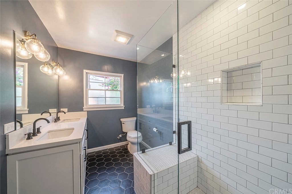 1110 Viscano Drive Glendale, CA 91207 - Photo 21 of 27