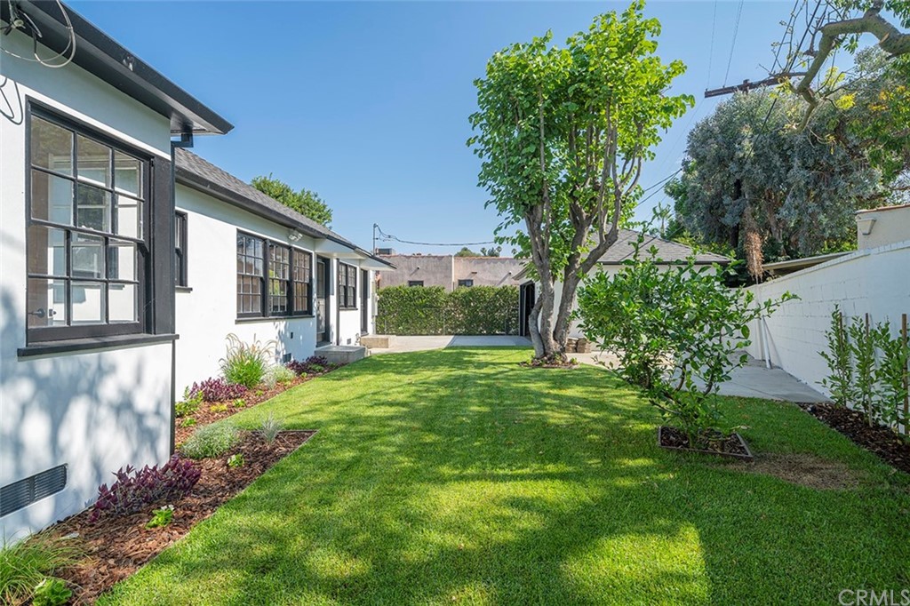 1110 Viscano Drive Glendale, CA 91207 - Photo 25 of 27