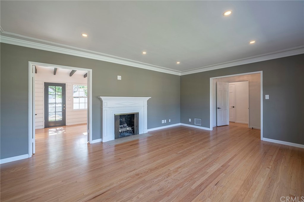 1110 Viscano Drive Glendale, CA 91207 - Photo 7 of 27