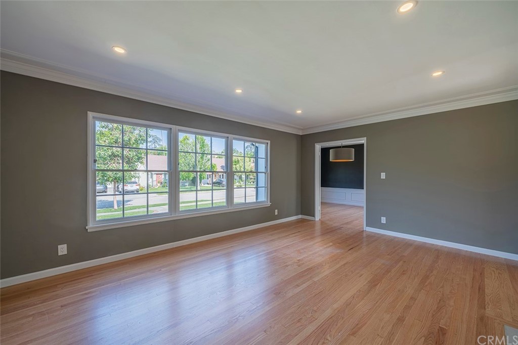 1110 Viscano Drive Glendale, CA 91207 - Photo 9 of 27