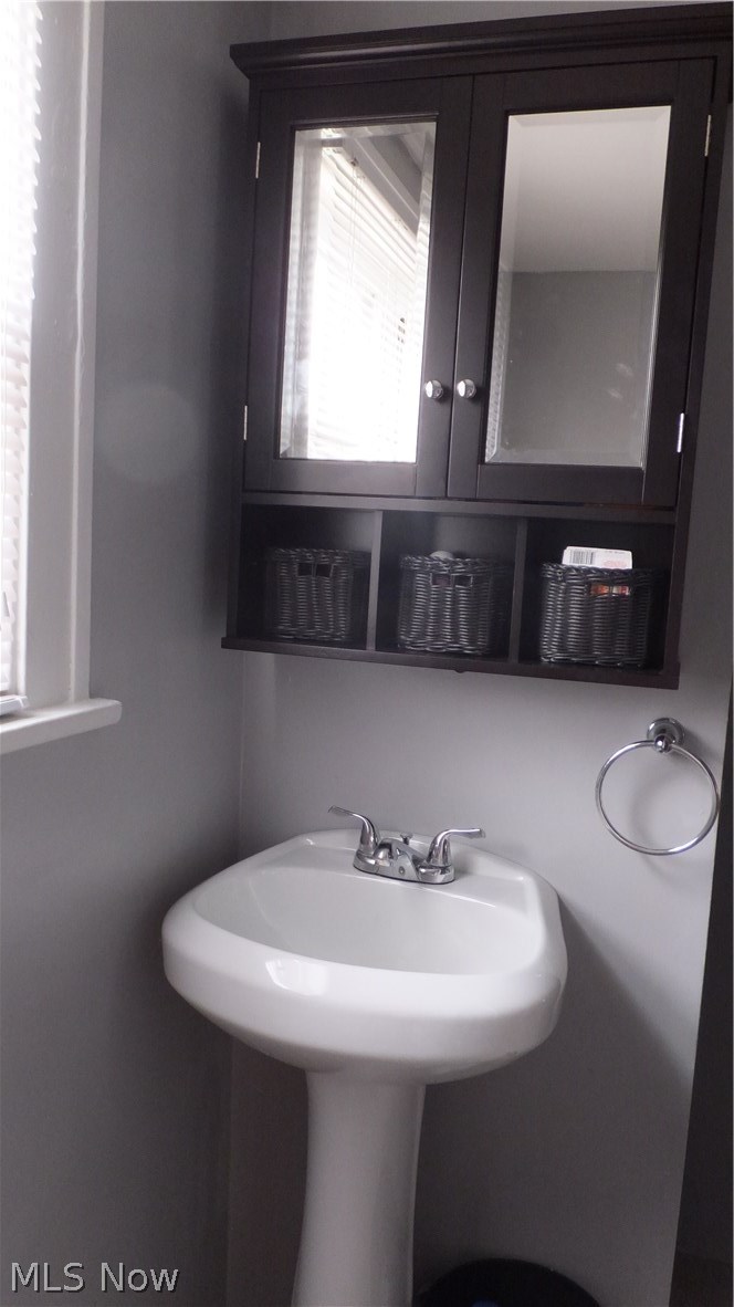 2291 Manchester Road Akron, OH 44314 - Photo 9 of 13
