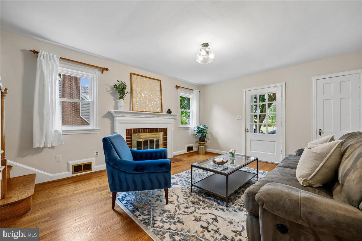 10404 Amherst Avenue Silver Spring, MD 20902 - Photo 5 of 49