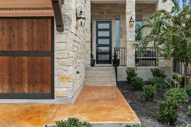 a view of entrance door of the house