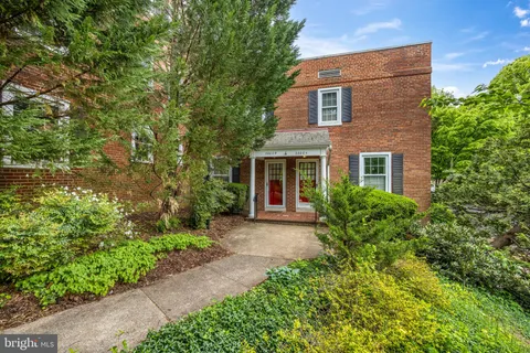 $595,000 | 2800 South Abingdon Street, Unit B, Arlington, VA 22206