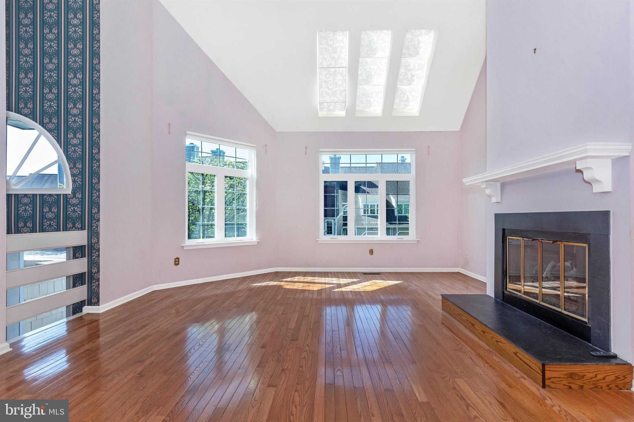 8 Wellfleet Lane Chesterbrook, PA 19087 - Photo 12 of 34 Instant Gas fireplace