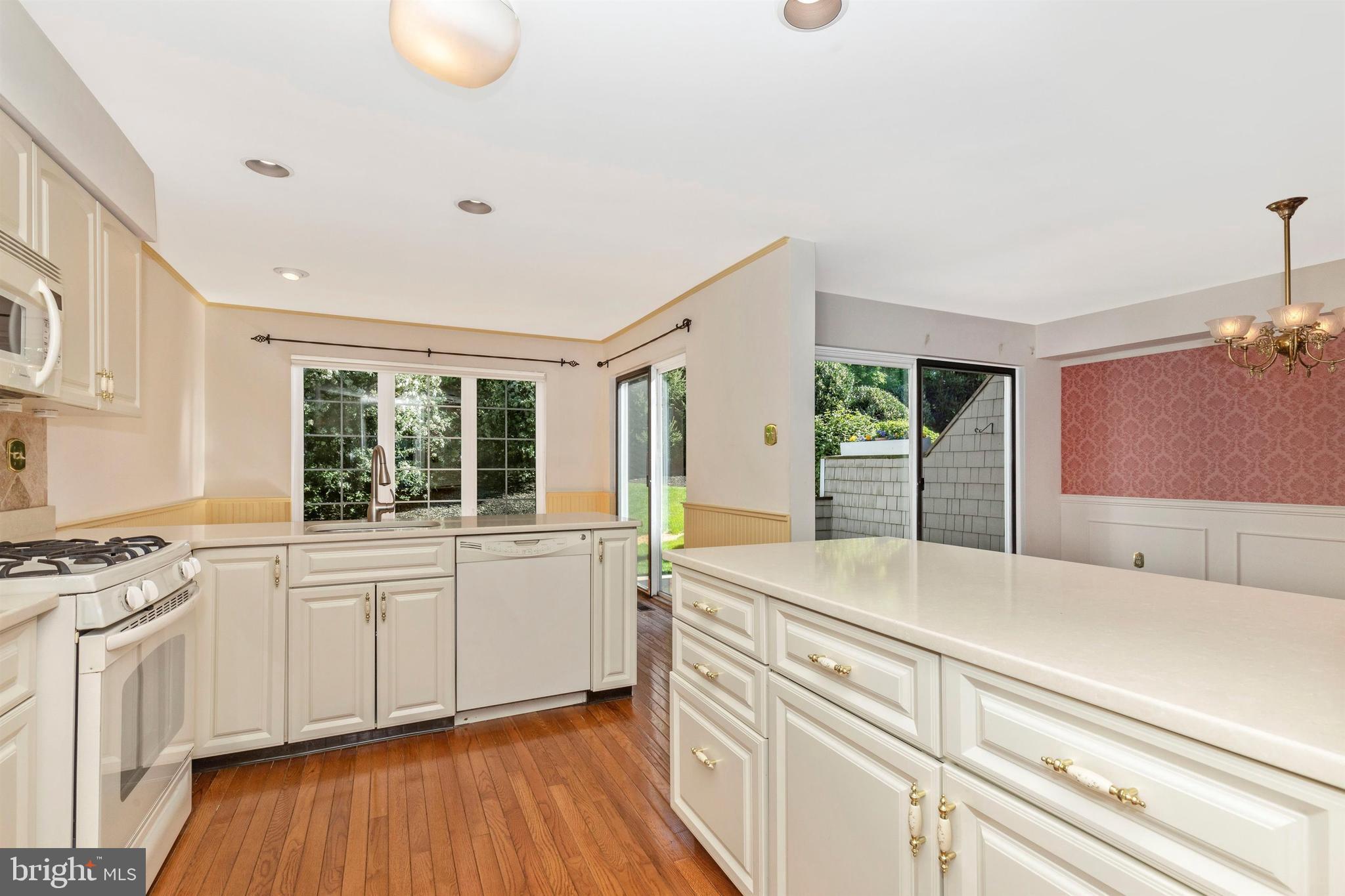 8 Wellfleet Lane Chesterbrook, PA 19087 - Photo 5 of 34 Additional brealfast/morning room overlooking rear