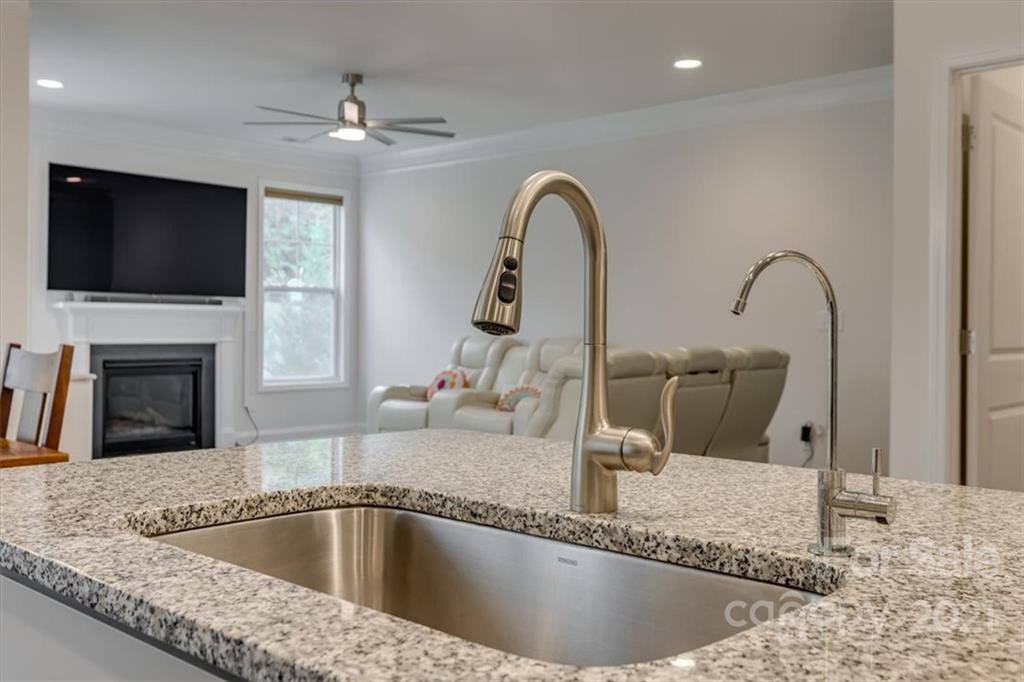1007 Lydney Circle Waxhaw, NC 28173 - Photo 14 of 46 a kitchen with a faucet a sink and a microwave