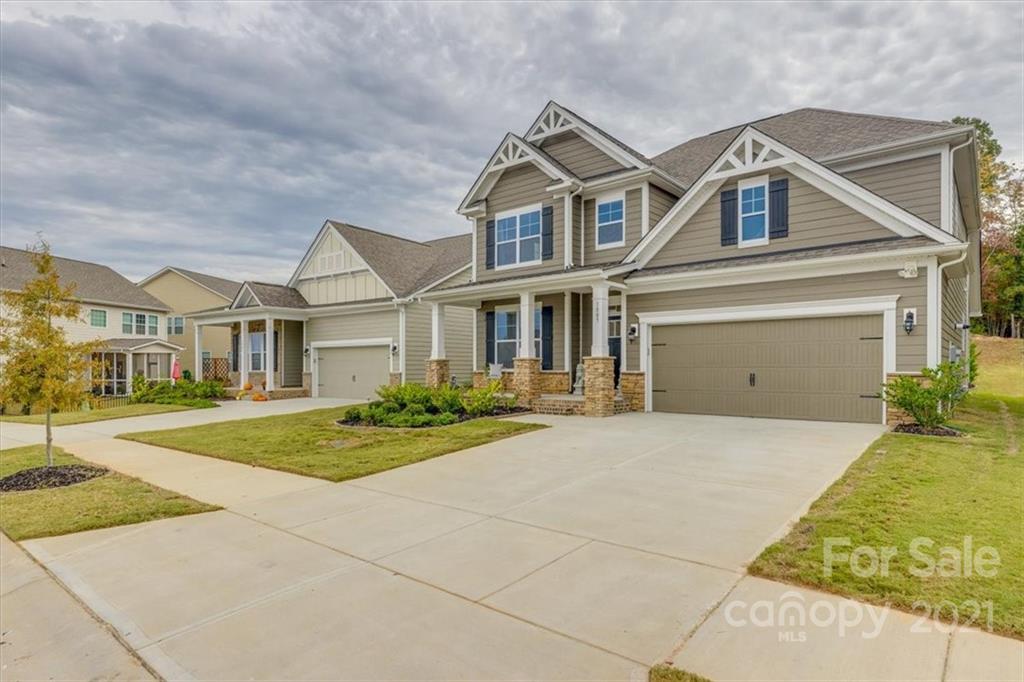 1007 Lydney Circle Waxhaw, NC 28173 - Photo 46 of 46 front view of house with a yard