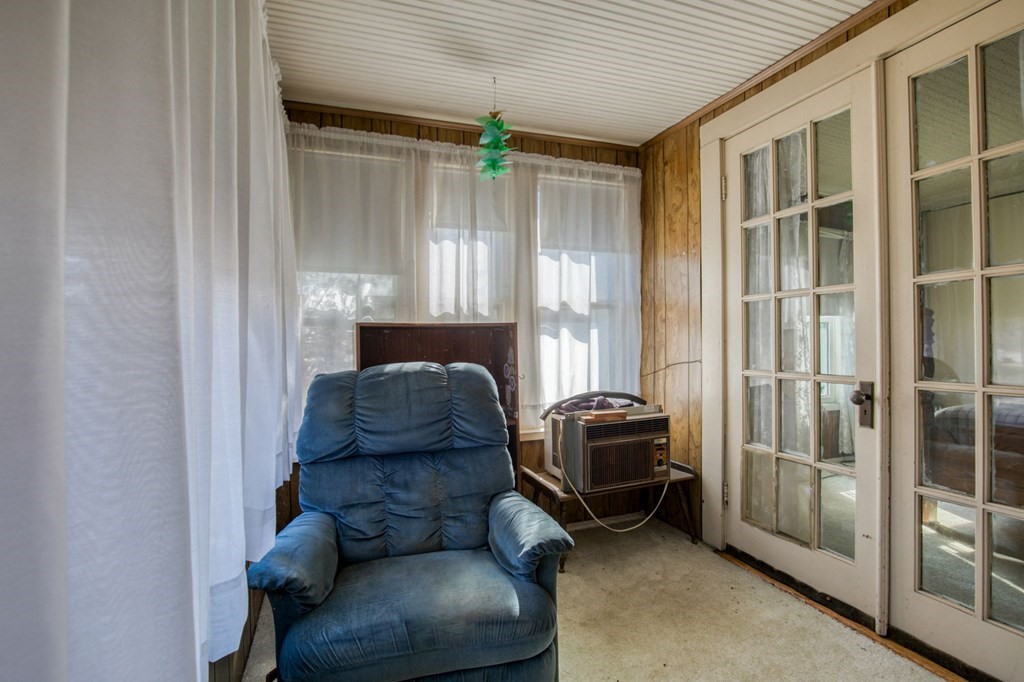 2129 Northampton Street Holyoke, MA 01040 - Photo 20 of 25 a livingroom with furniture and a window