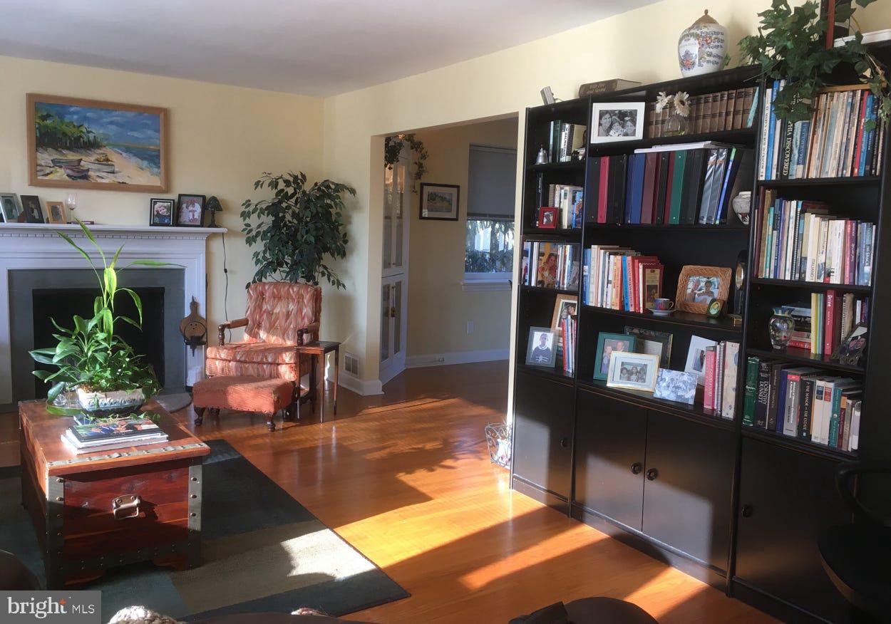 413 Red Leaf Road Wynnewood, PA 19096 - Photo 5 of 25 Gallery Image 5