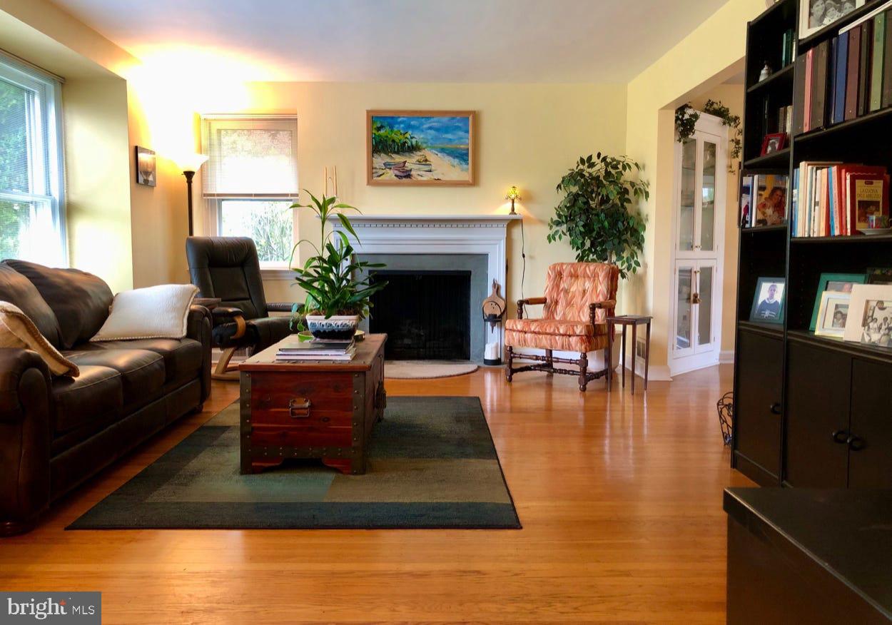 413 Red Leaf Road Wynnewood, PA 19096 - Photo 6 of 25 Gallery Image 6