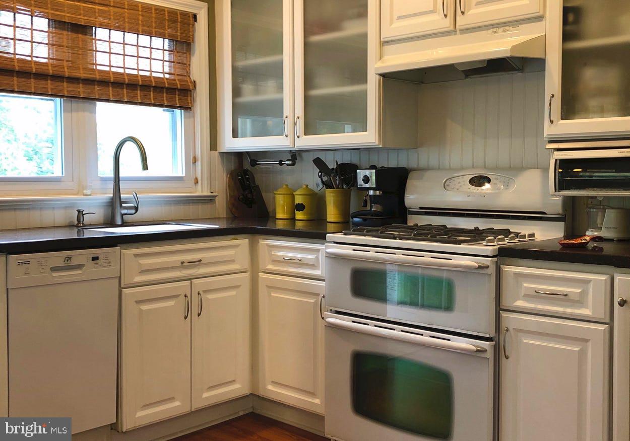 413 Red Leaf Road Wynnewood, PA 19096 - Photo 8 of 25 Gallery Image 8