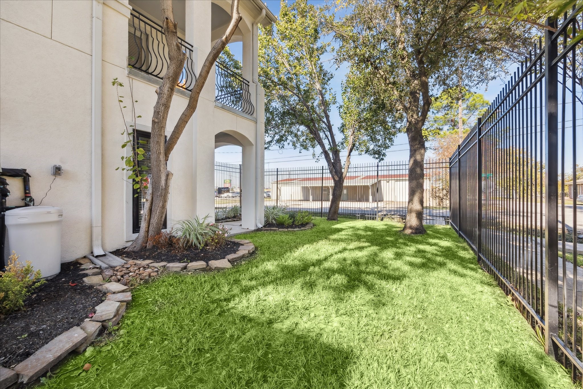 4701 Inker Street Houston, TX 77007 - Photo 44 of 45 a front view of a house with garden