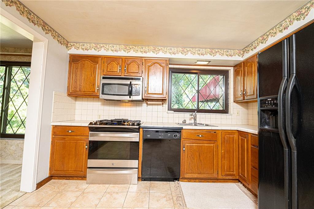 308 Tadmar Avenue Pittsburgh, PA 15237 - Photo 6 of 23