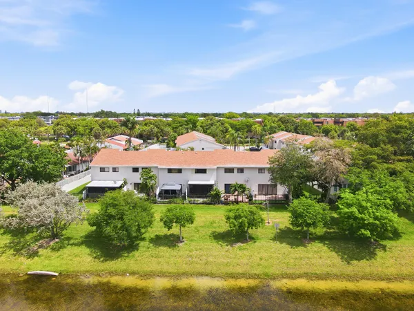 $2,500 | 644 Northeast 195th Street, Miami, FL 33179