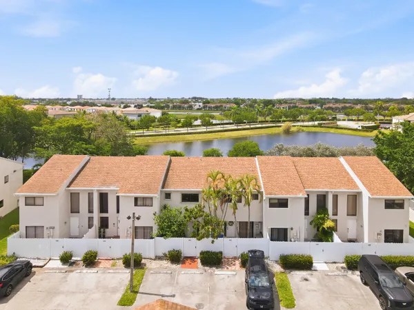 $2,500 | 644 Northeast 195th Street, Miami, FL 33179