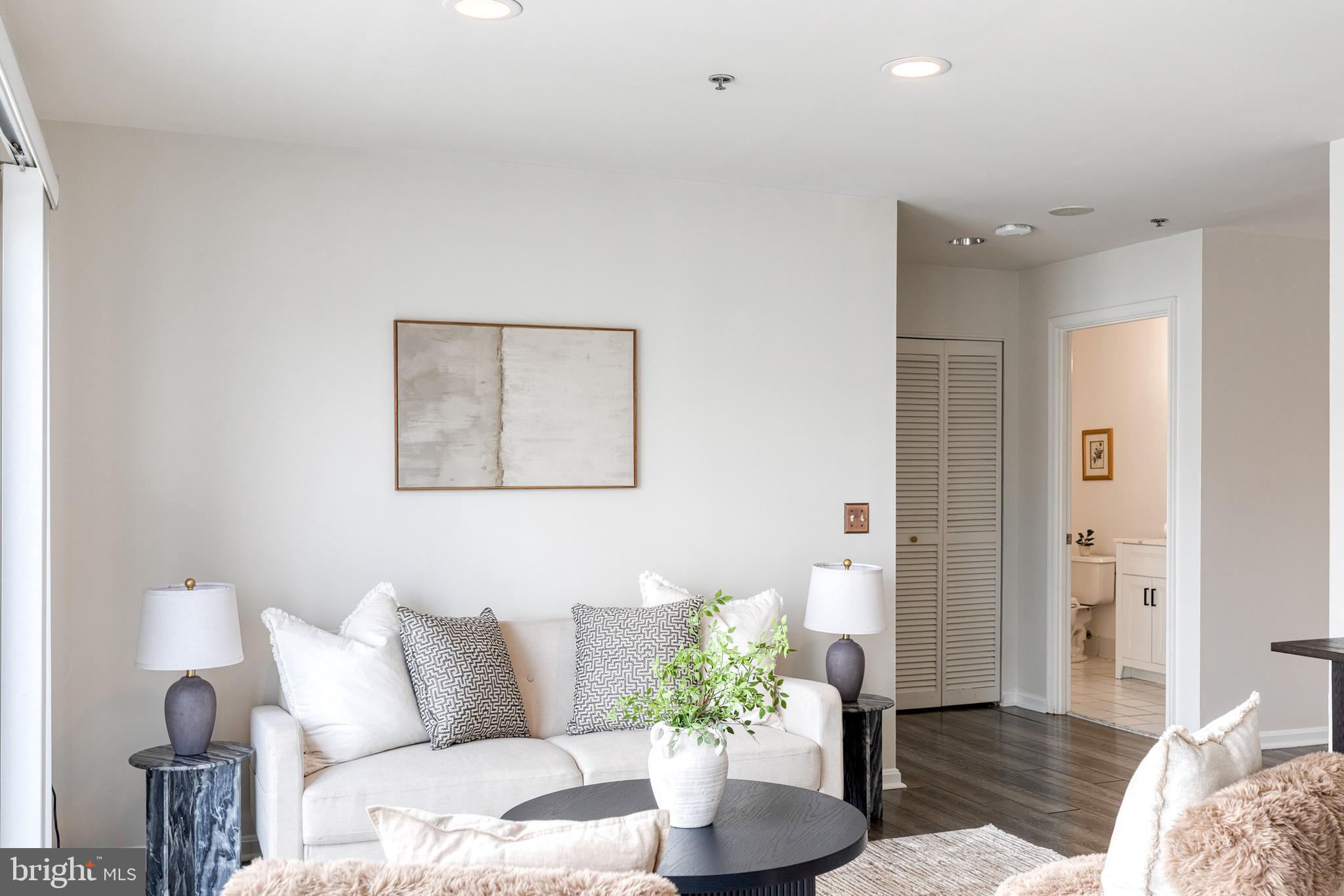 2702 Lighthouse Point East, Unit 719 Baltimore, MD 21224 - Photo 8 of 34