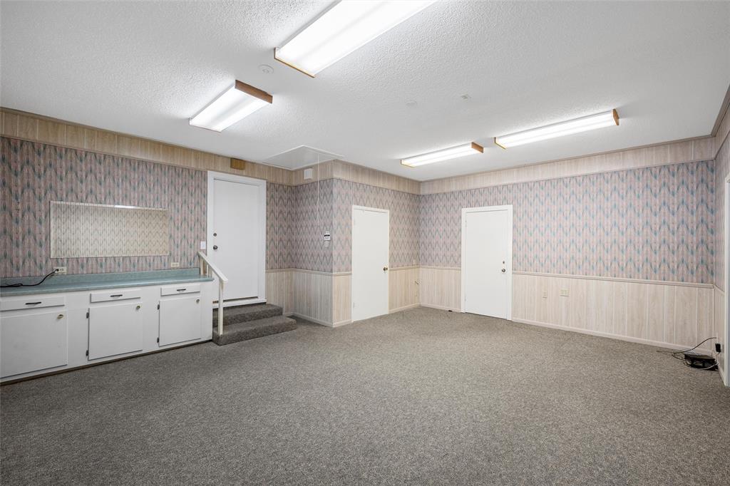 5201 Pine Avenue Waco, TX 76710 - Photo 23 of 33 a view of an empty room with cabinet and mirrors