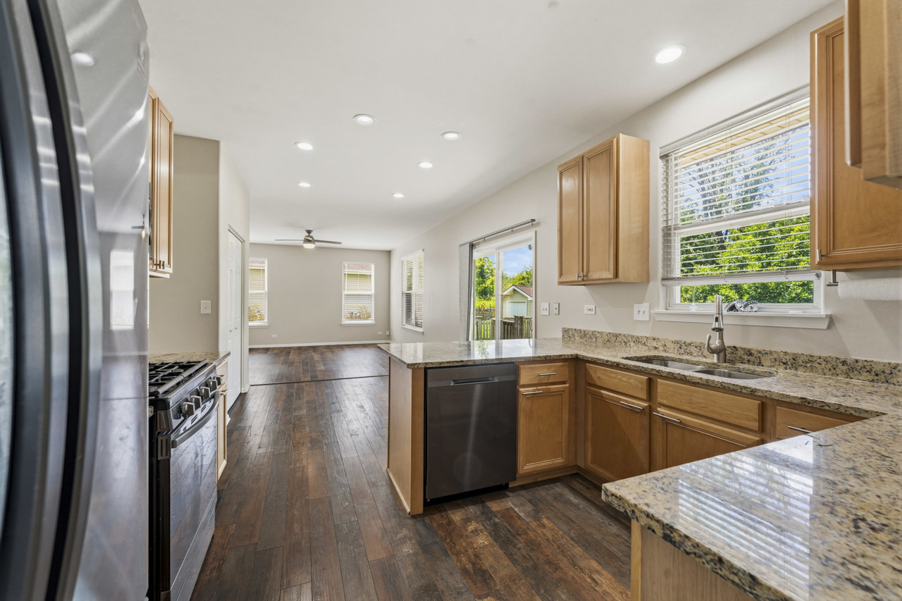 32804 Bending Creek Road Lakemoor, IL 60051 - Photo 9 of 46