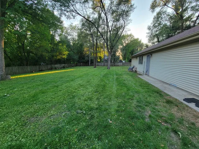 $3,100 | 338 North Pleasant Drive, Schaumburg, IL 60194