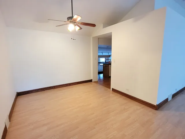 $3,100 | 338 North Pleasant Drive, Schaumburg, IL 60194