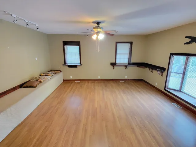 $3,100 | 338 North Pleasant Drive, Schaumburg, IL 60194