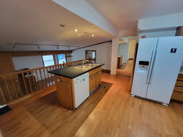 $3,100 | 338 North Pleasant Drive, Schaumburg, IL 60194