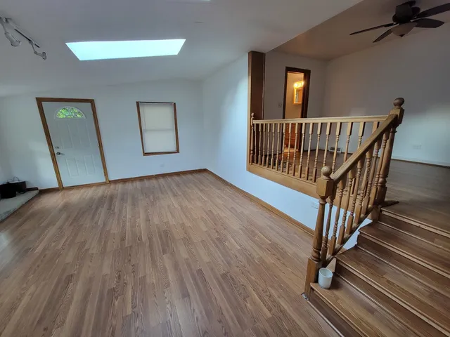 $3,100 | 338 North Pleasant Drive, Schaumburg, IL 60194