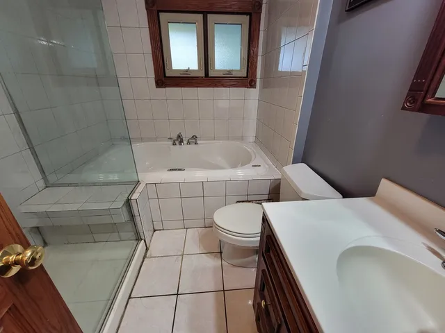 $3,100 | 338 North Pleasant Drive, Schaumburg, IL 60194