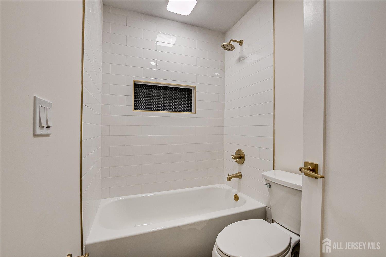 21 Lydia Lane Edison, NJ 08817 - Photo 38 of 49 a bathroom with a toilet a sink and bathtub