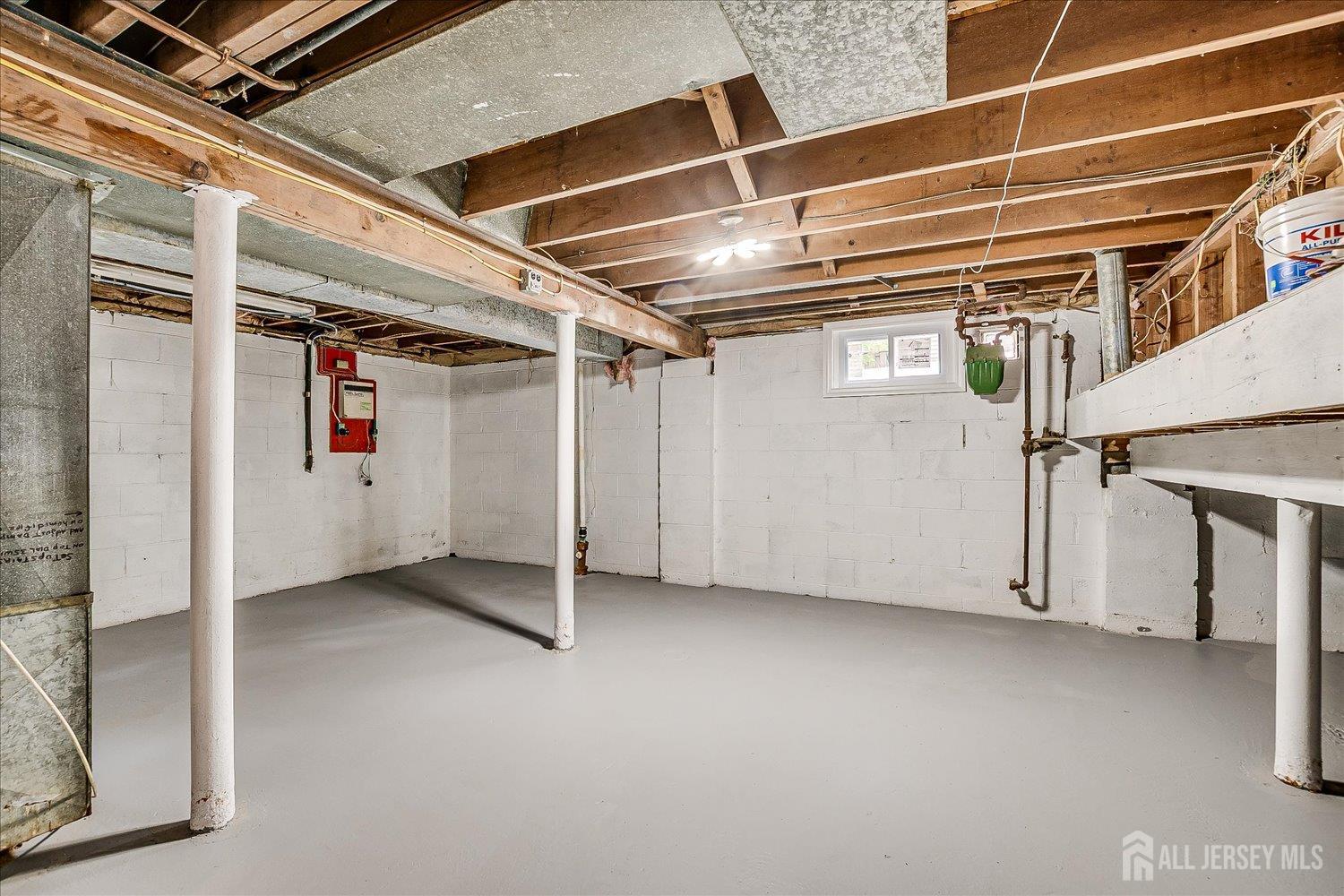 21 Lydia Lane Edison, NJ 08817 - Photo 41 of 49 a view of small space