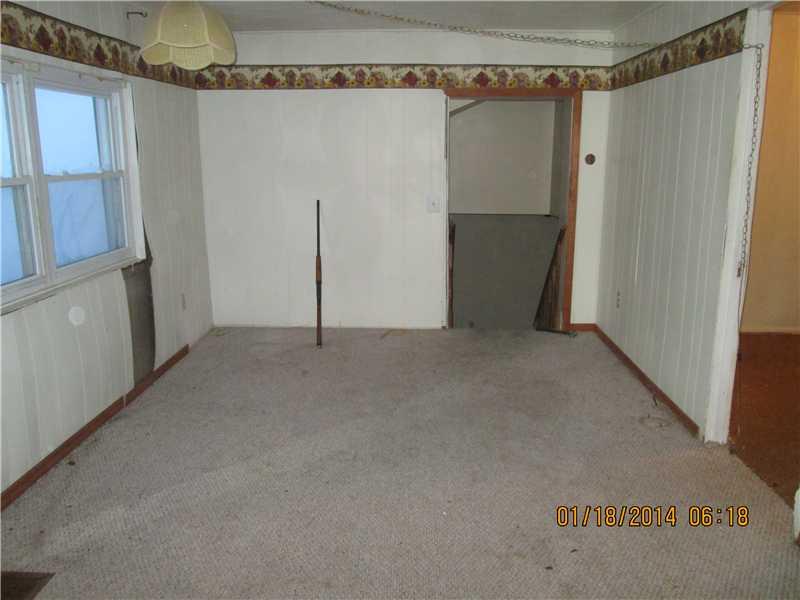 1658 Pleasant Valley Road Mount Pleasant, PA 15666 - Photo 3 of 12 Living Room.