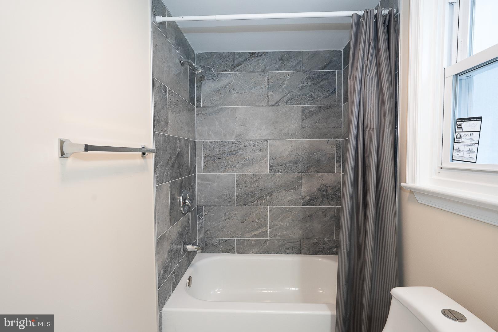 632 Merion Avenue Upper Darby, PA 19082 - Photo 18 of 84 a bathroom with a bathtub