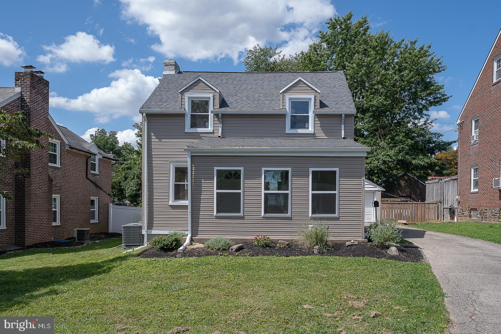 632 Merion Avenue Upper Darby, PA 19082 - Photo 81 of 84 a front view of a house with a yard