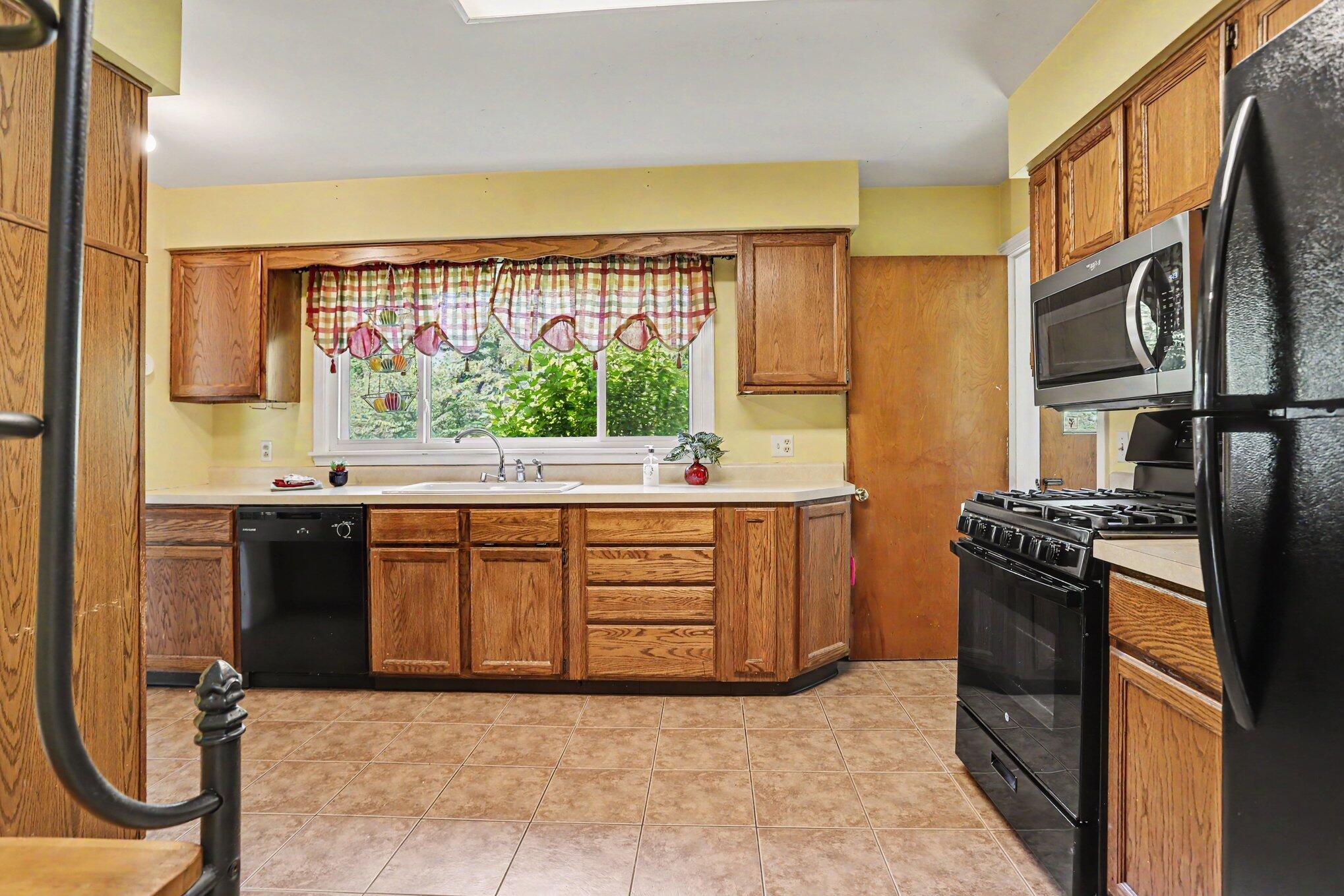 1835 Banbury Road Kalamazoo, MI 49001 - Photo 7 of 27 007_file_6551