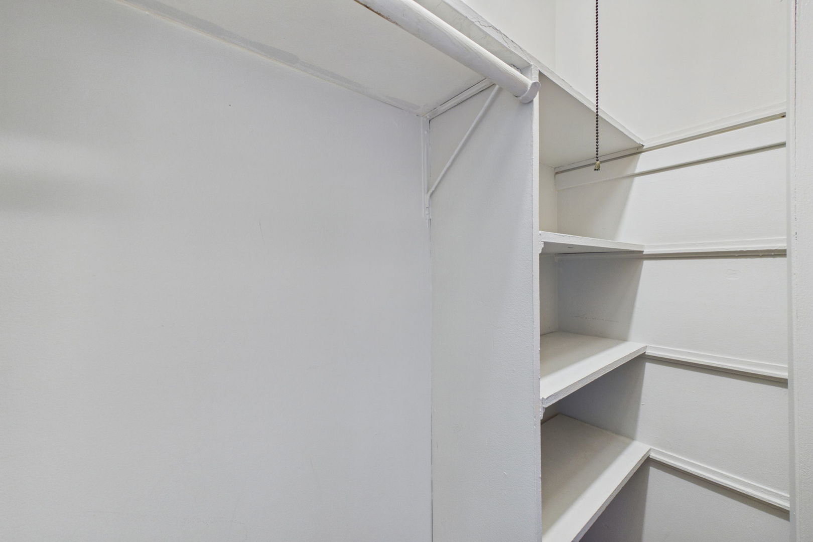 7019 North Ridge Boulevard, Unit 3B Chicago, IL 60645 - Photo 20 of 24 Gallery Image 20