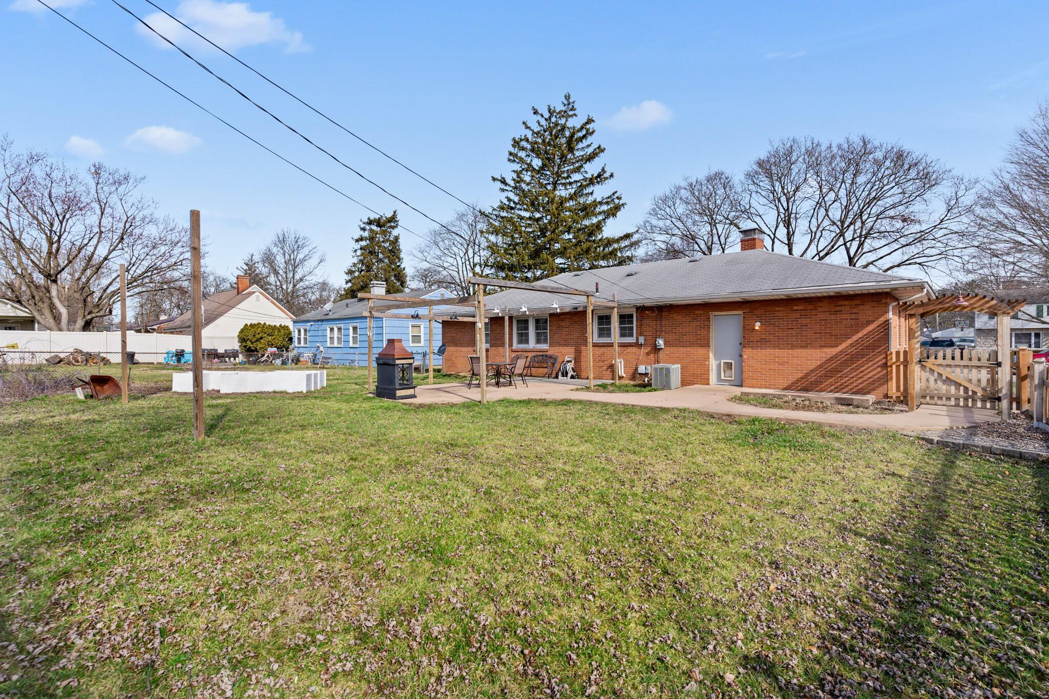 225 Darbyhurst Road Columbus, OH 43228 - Photo 28 of 31 Darbyhurst Zillow Sized-26