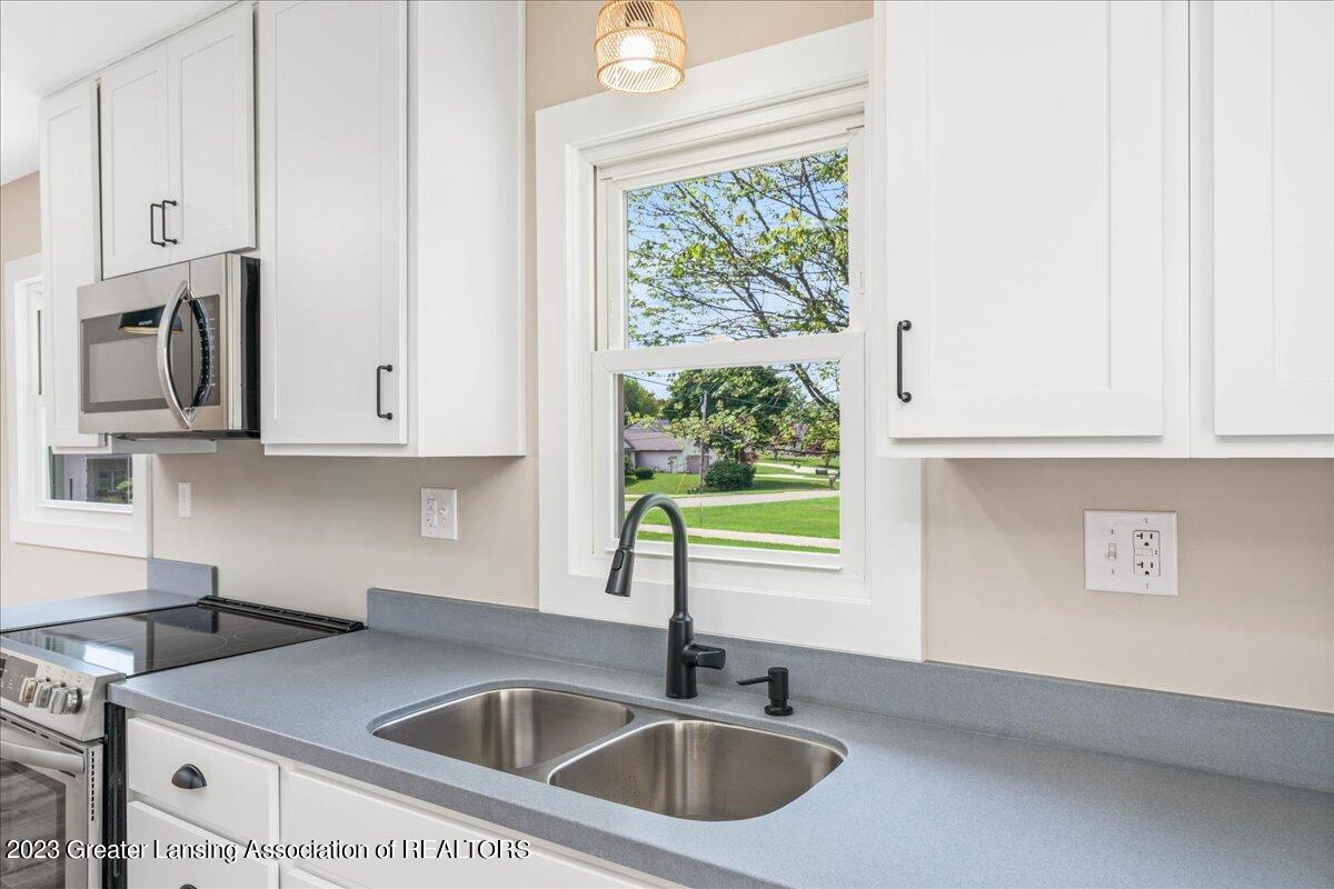 14700 Boichot Road Lansing, MI 48906 - Photo 13 of 50 Kitchen